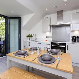 The Penthouse - 26 St Johns Mews Apartment